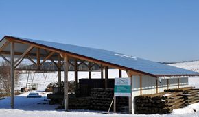 Lagerüberdachung mit Photovoltaik-Anlage